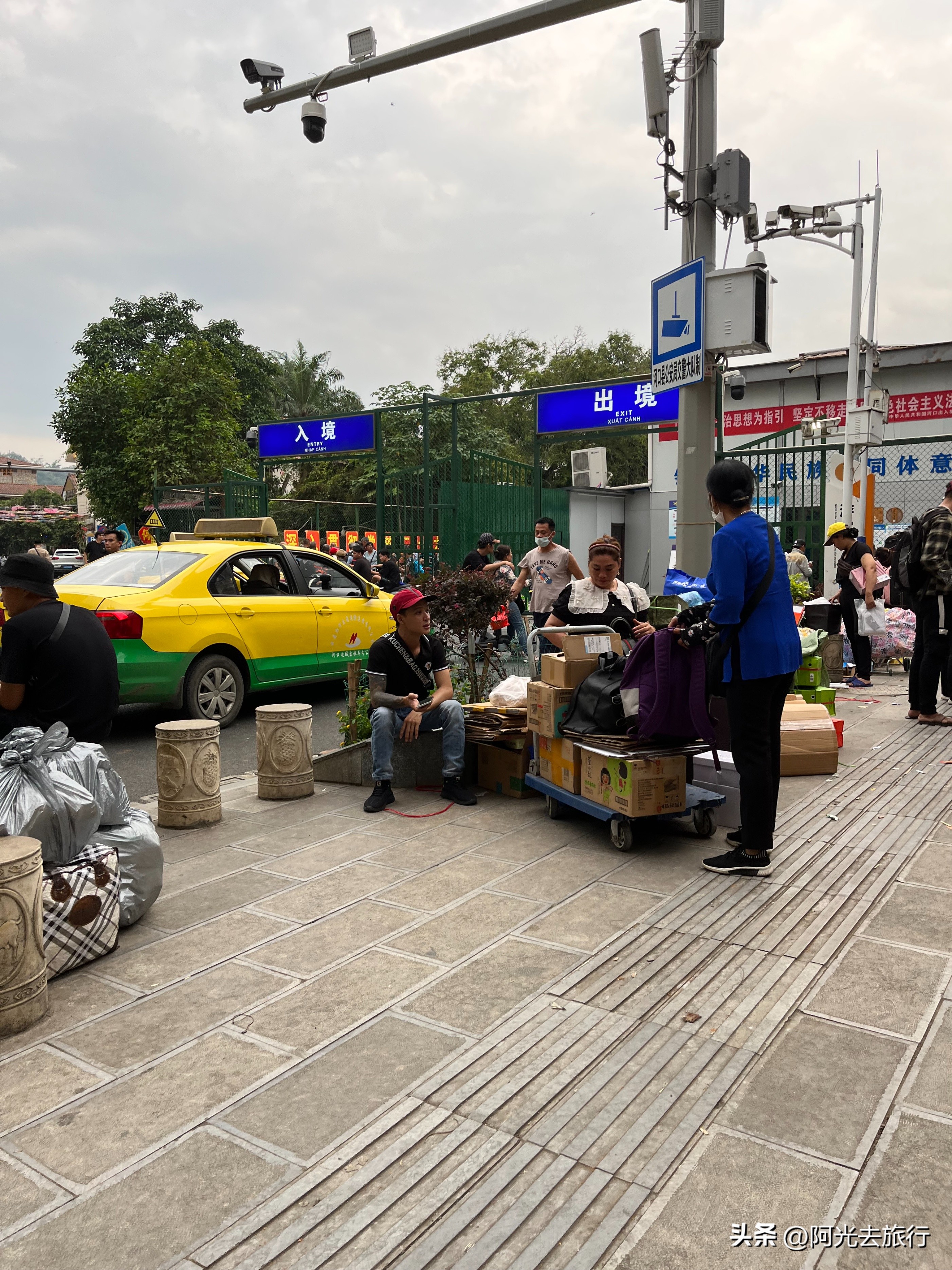 越南人看云南河口县城全景,云南河口看越南老街