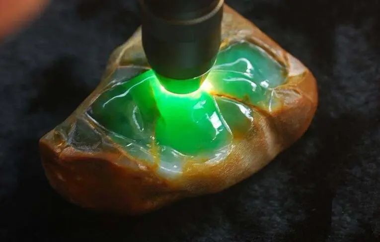 直播间买翡翠退的多会怎样,直播间买翡翠如何避坑