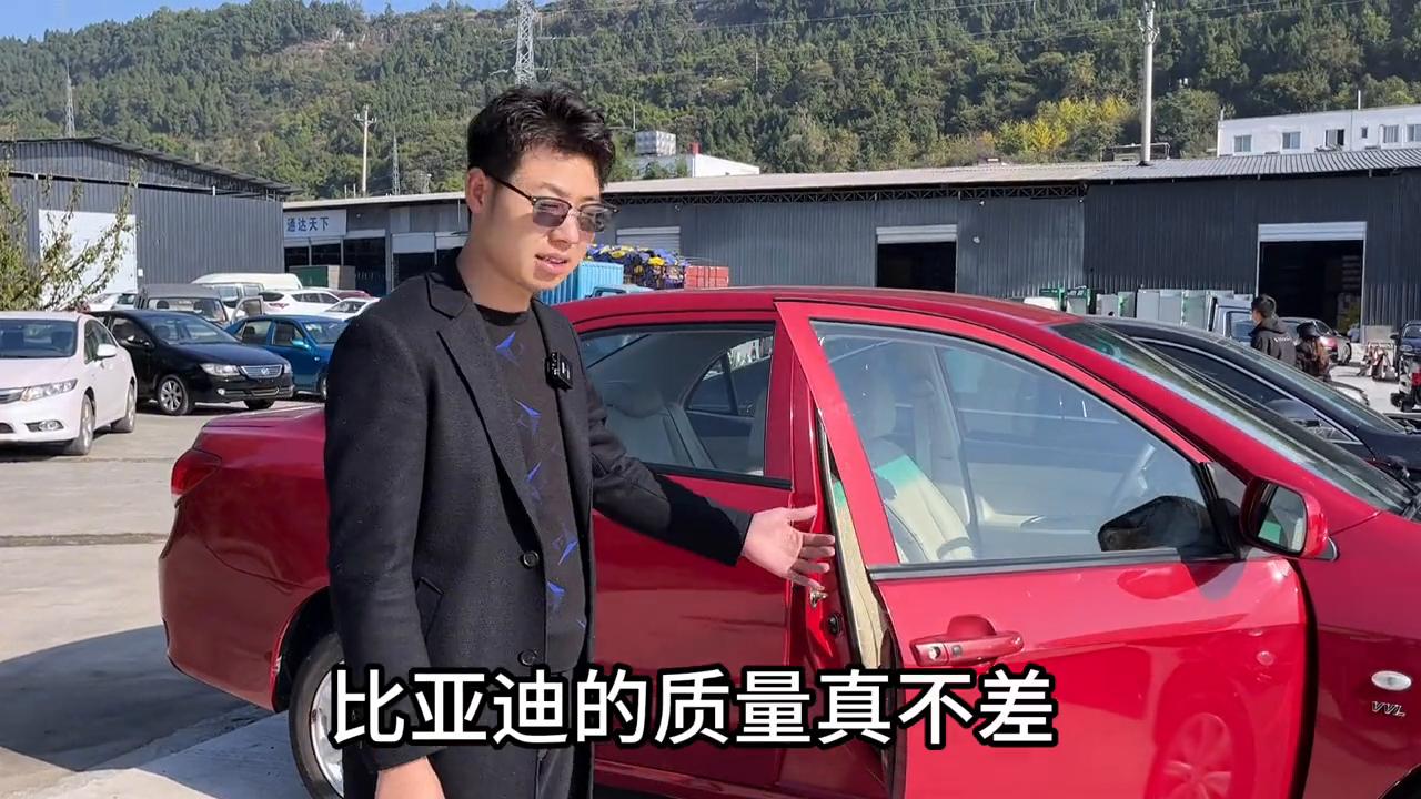 比亚迪对比名爵6,到店两台新车