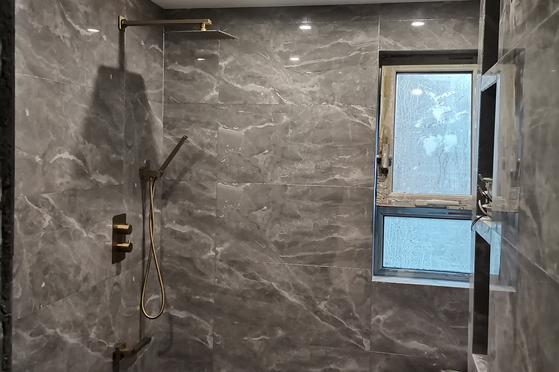 瓷砖上贴砖的利弊,墙体贴瓷砖好吗