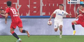 2-1逆转!中超第一拒绝爆冷:巴西巨星救主,武磊空门不进
