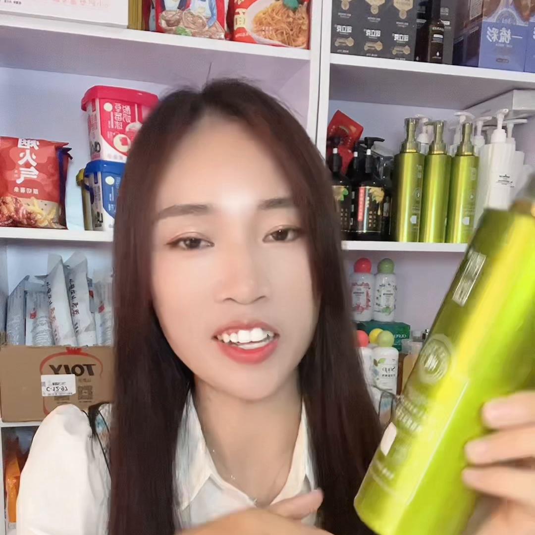 一天不知道忙些啥，就是做不完的事，洗个澡换身衣服化个淡...