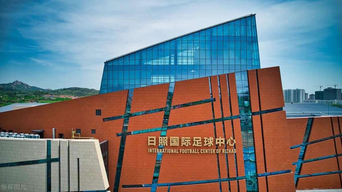 日照国际足球中心体育场在哪,日照国际足球中心主场馆容纳人数