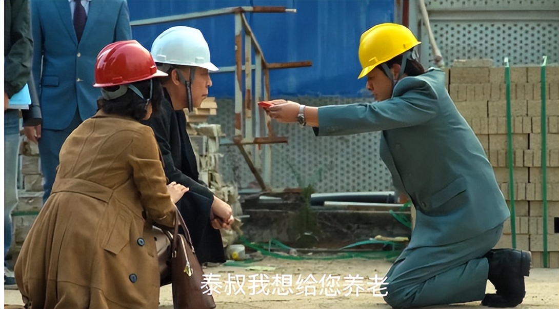 收垃圾实现财富自由，摆地摊一天赚9千：大学生真那么好骗吗？