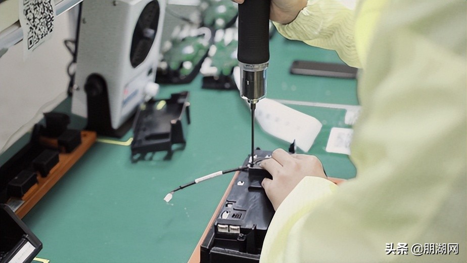 智能对话机器人如何实现,快仓智能仓储机器人还能和人对话