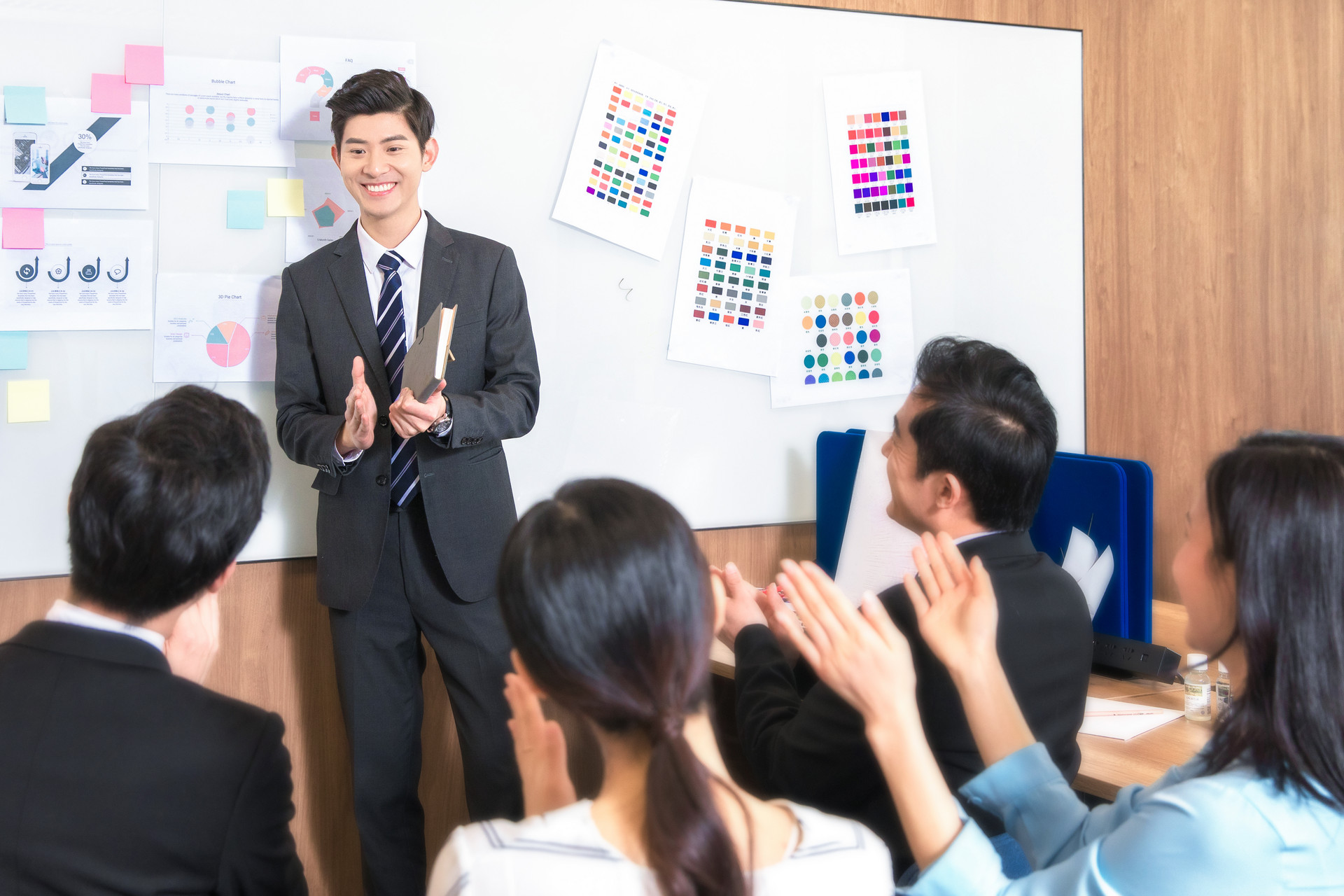 职场怎么对付刺头同事,职场被同事针对的正确处理方法