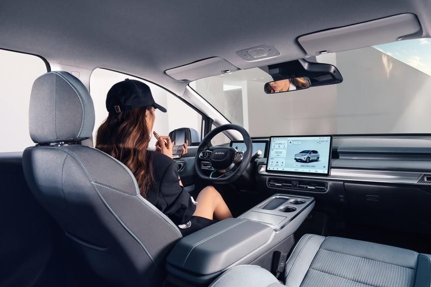 无感上车优雅出行AIONYYounger超A上市，售价11.98万元