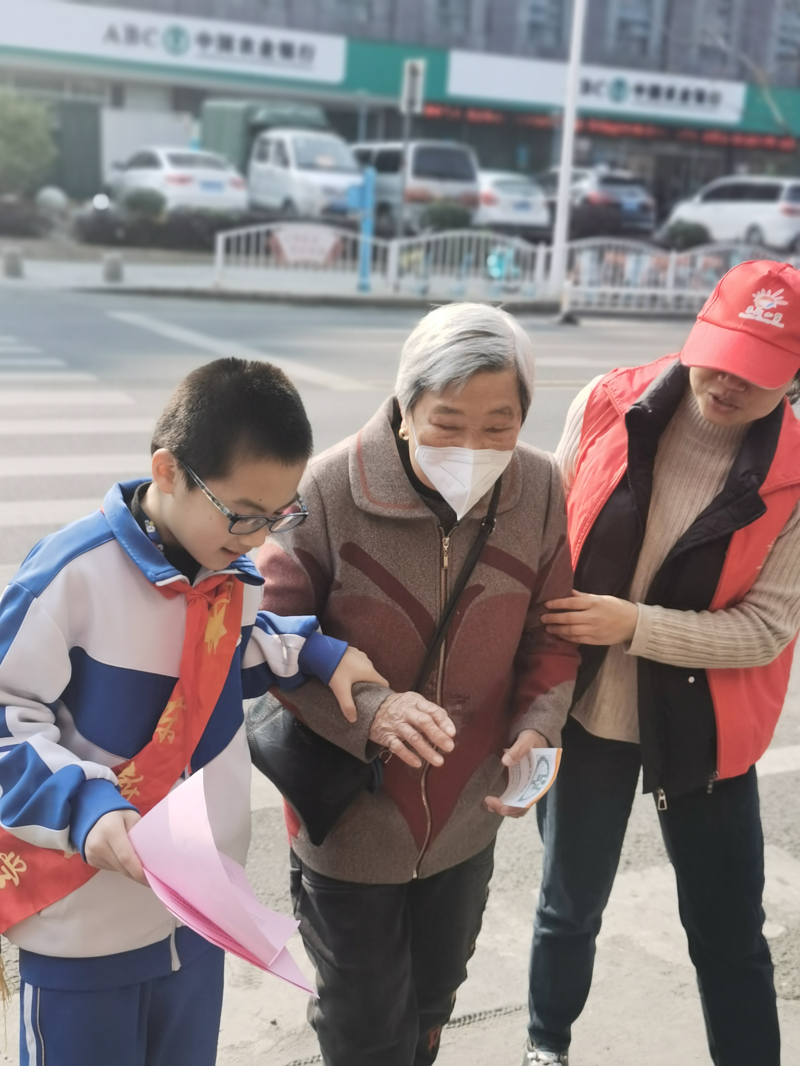 三年级文明创建我先行,文明交通我先行主题宣传