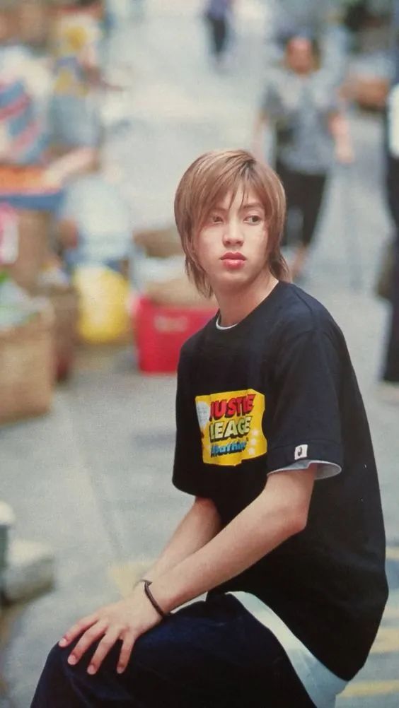 日本花*男美**秀八块腹肌爆上热搜！网友傻眼：这是快40岁的人？