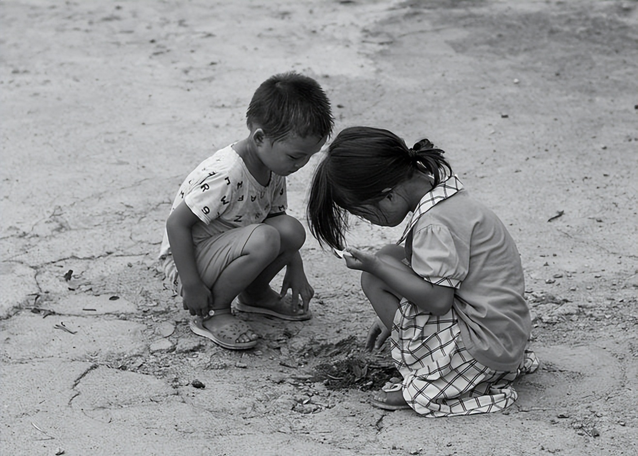 孩子眼睛长阴虱怎么处理,阴虱长在小孩眼睫毛上