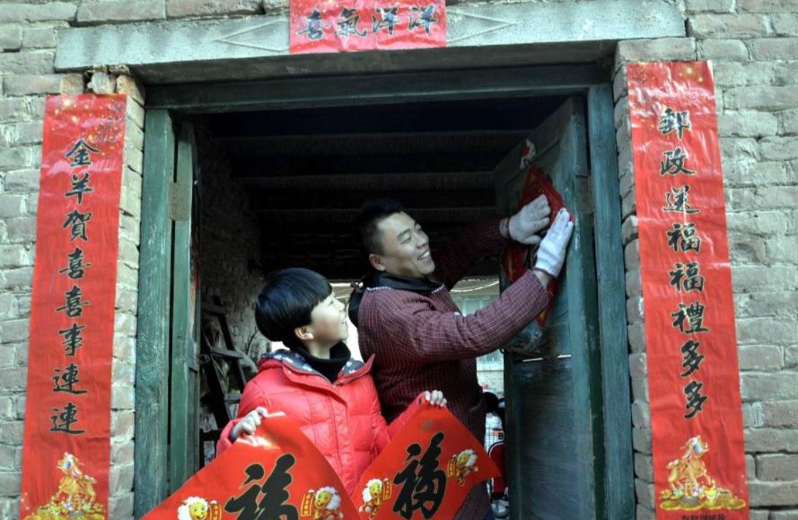 腊月二十九，开心过除夕，家家户户贴对联，3个讲究不妨一看