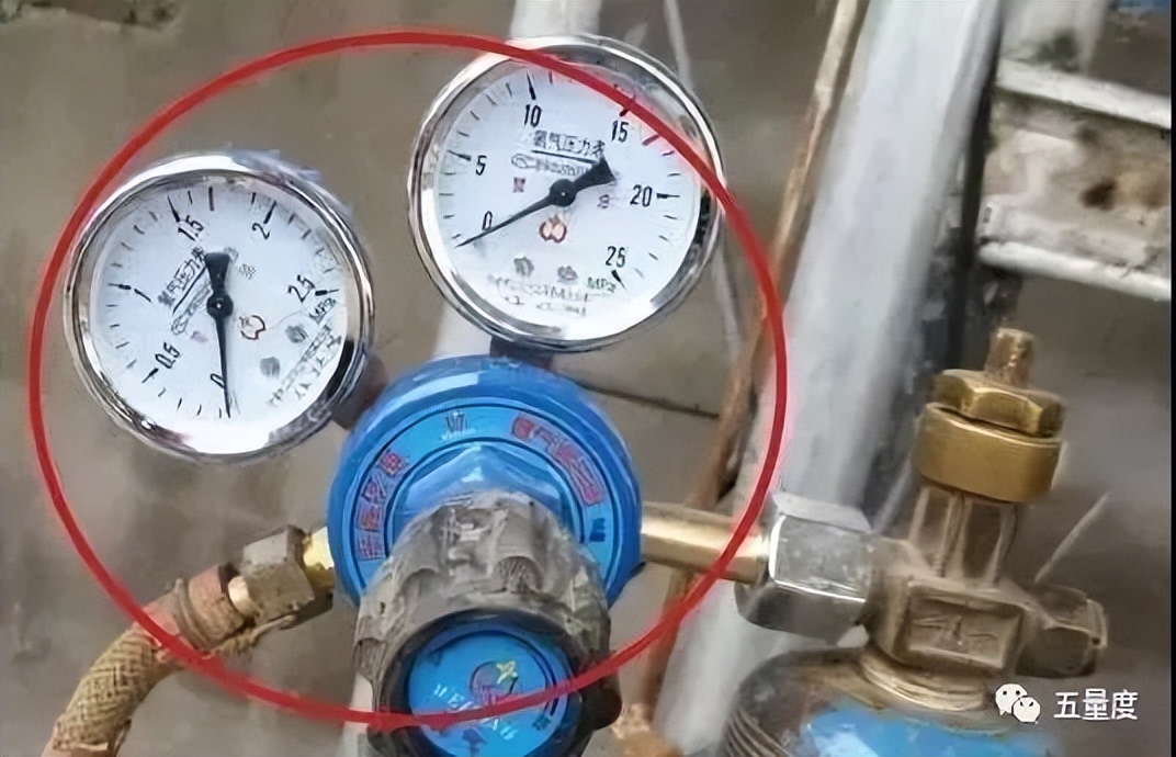 气瓶无防倾倒装置,气瓶无防倒措施根据哪条规定处罚