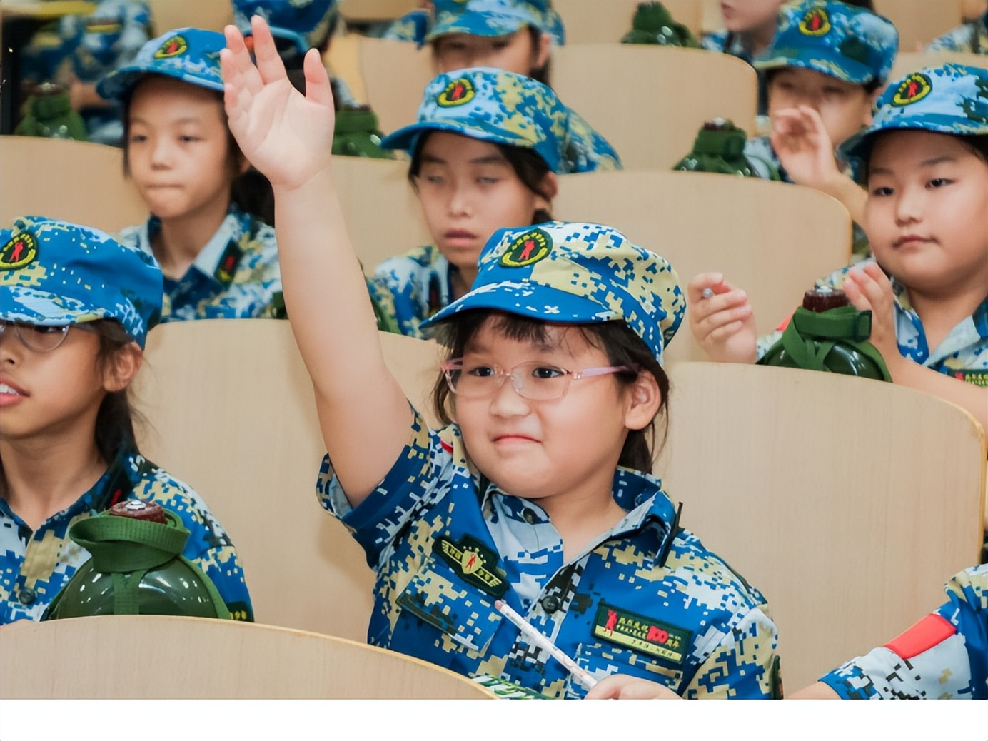 小记者军训夏令营,夏令营小记者团火热招募