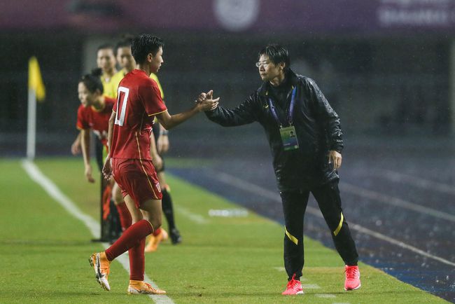 时隔16年女足再次夺冠顽强不屈,女足夺冠给国人的快乐