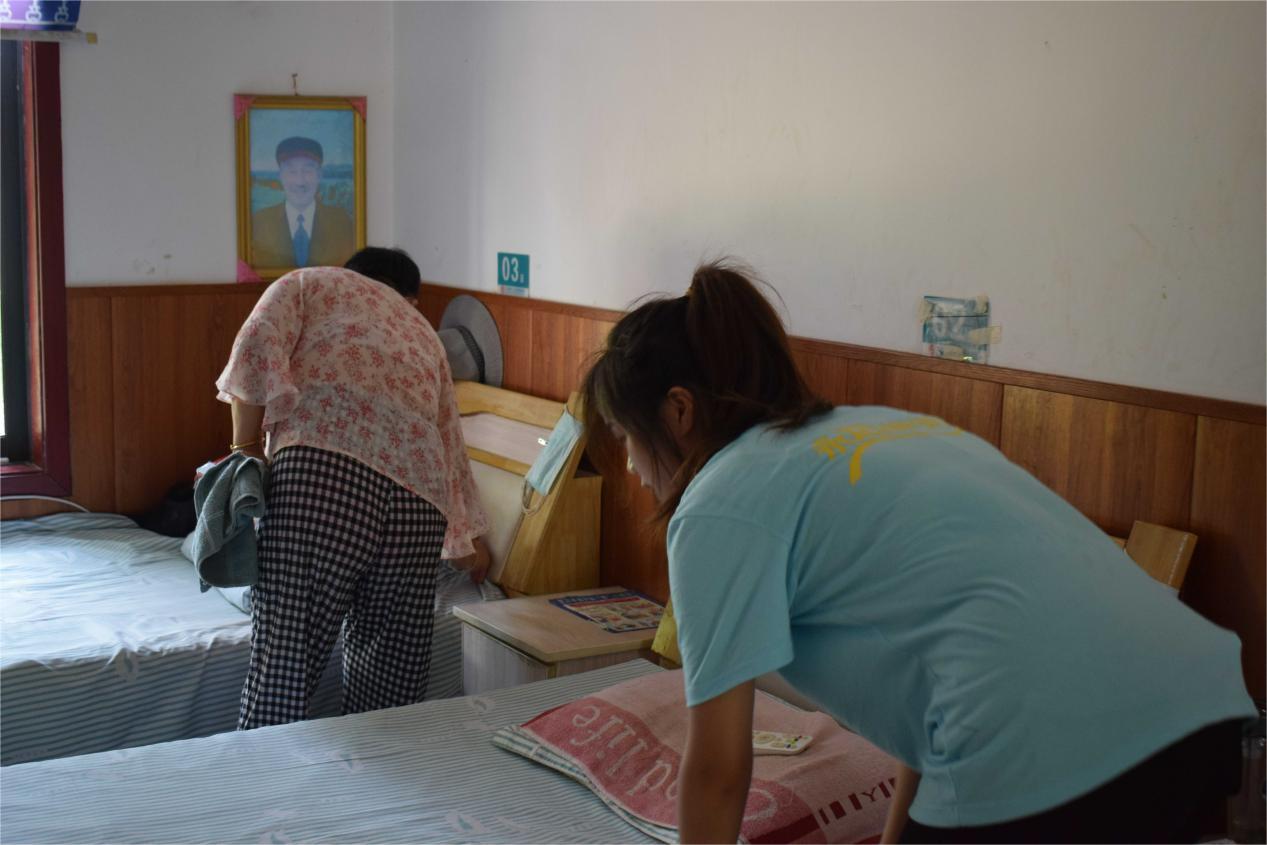 安中医大学生直播,名中医下乡义诊