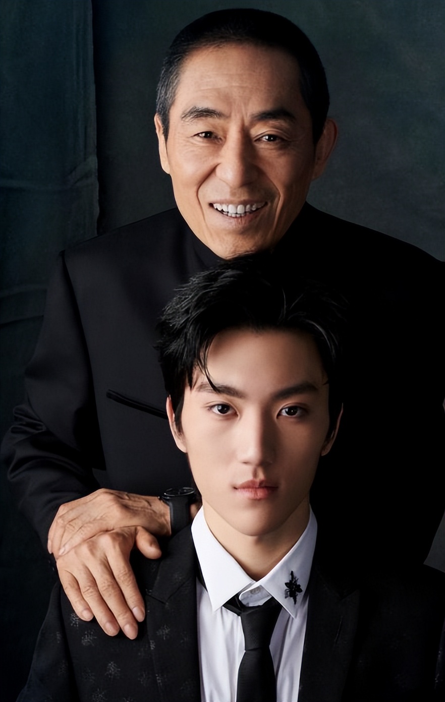 为什么那么多人捧张艺谋,张艺谋为什么这么红火