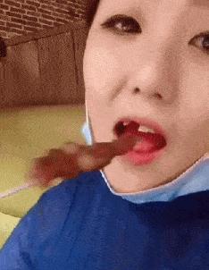 走路走累了躺下歇一歇,走路走累了坐地上