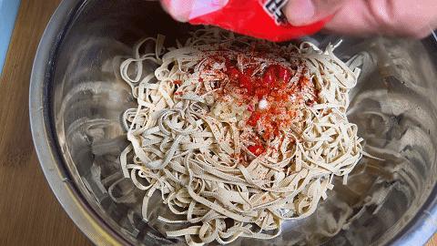 洋葱拌木耳豆腐皮的正确方法视频,两张豆腐皮