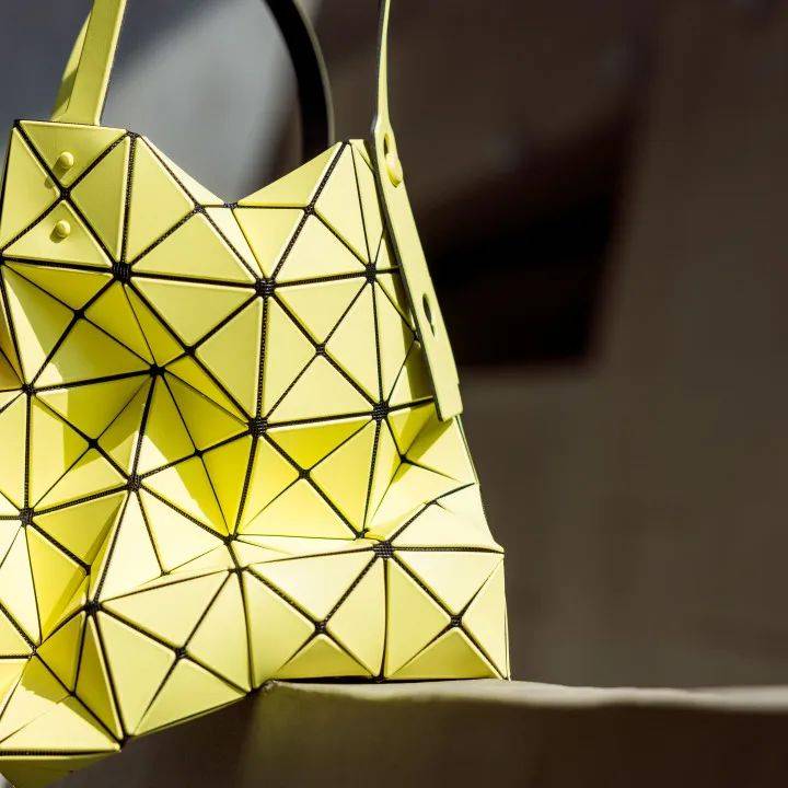 三宅一生水桶包2021,2023年第一只大牌包包