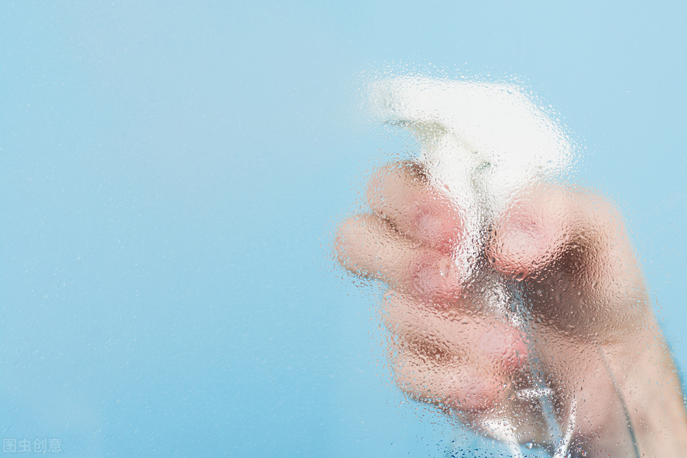 羽绒服脏了怎么局部洗不留印,清洗羽绒服的最佳办法不用水洗