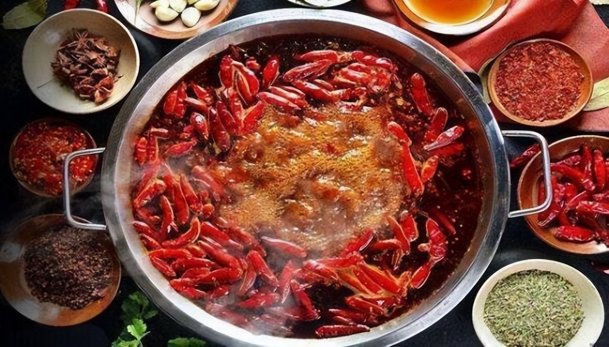 头皮上长红疙瘩和黄色脓包,头皮经常起小脓包疙瘩很疼