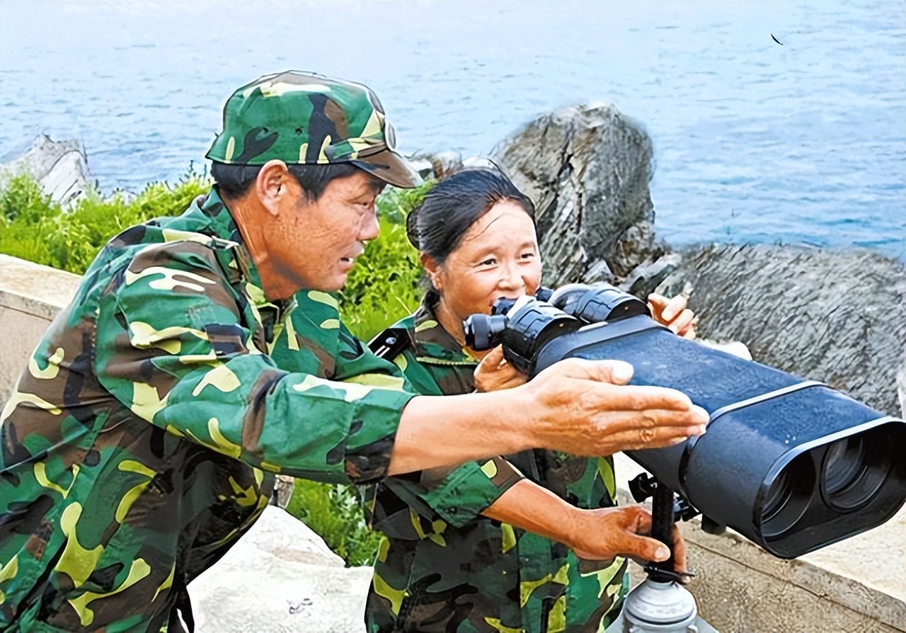 两夫妻守孤岛月入6万,一对夫妻被困孤岛一年吃一次肉