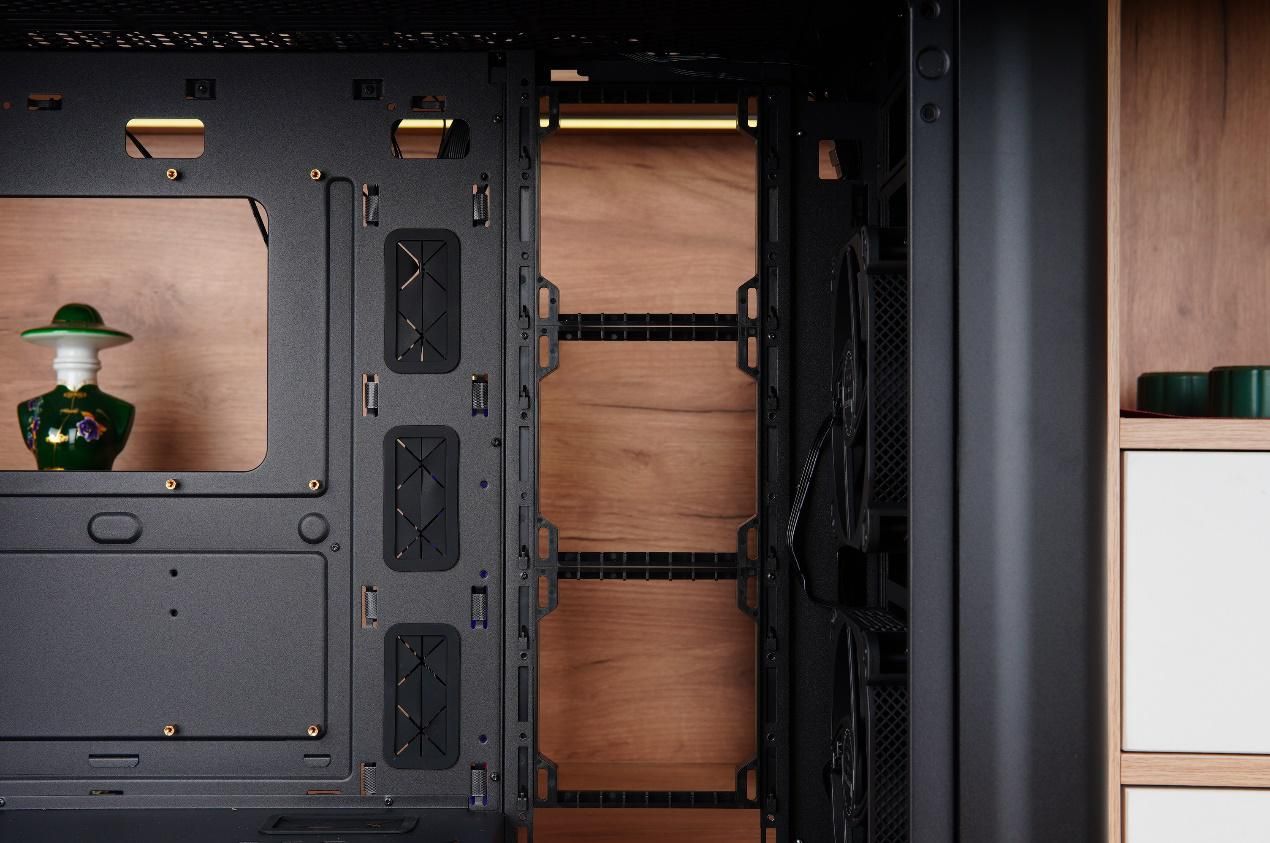 可以装多个硬盘的主机箱,带可插拔硬盘盒的主机