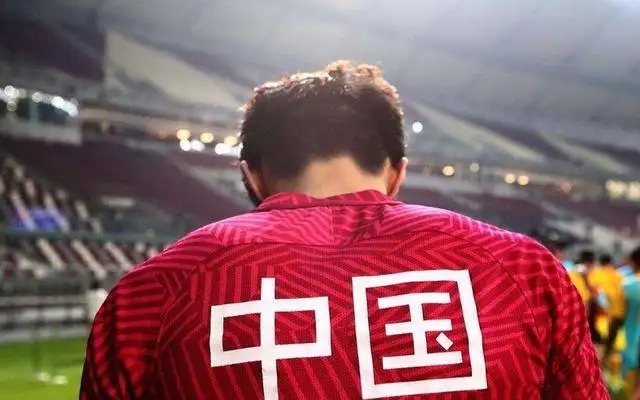 评价巩汉林事件,冯巩与巩汉林谈足球