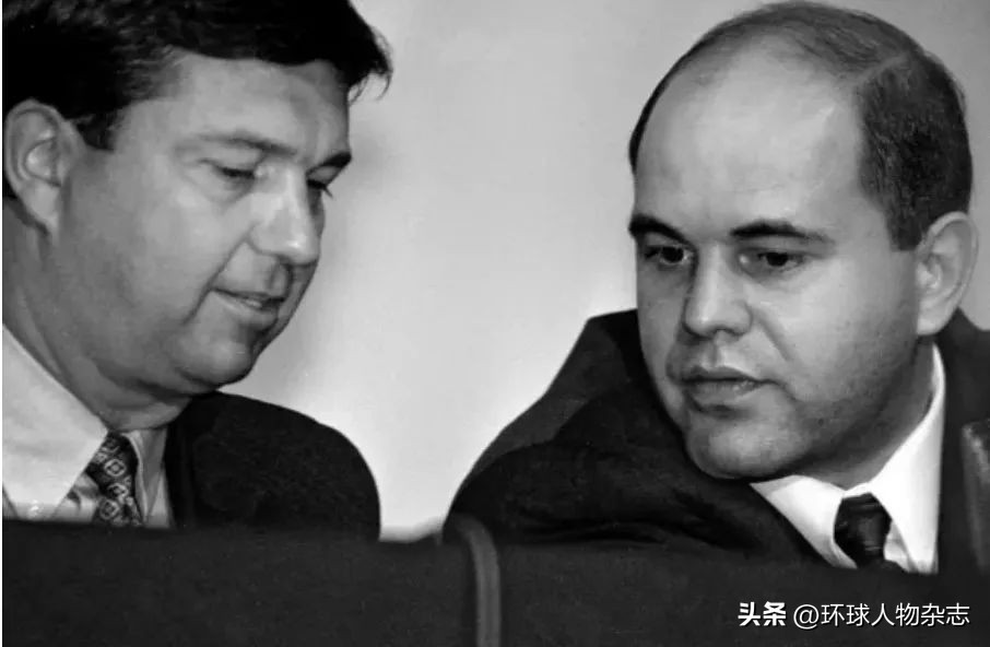 俄罗斯总理，钢琴比普京弹得好？