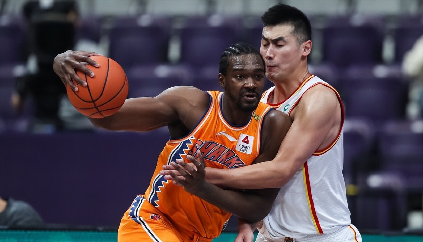 超级大外援加盟青岛男篮,王哲林加盟上海男篮首秀