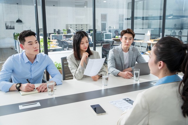 男朋友说你能养活自己就行,男朋友说别人那么会挣钱怎么回复