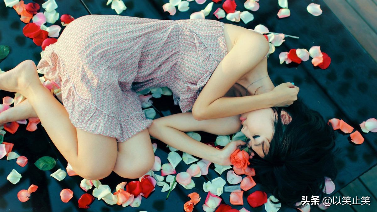 开心一刻：青蛙上了饭桌成了一道菜，癞蛤蟆上了供台，改名叫金蟾