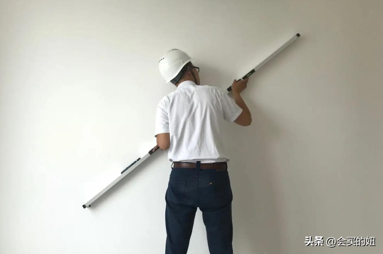 刮腻子怎么避免刷到玻璃上,刮腻子遇到坑怎么办