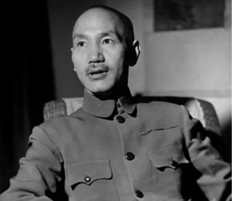 国军少校被俘后送去改造，大喊：告诉*长首**我是902，*云陈**亲自接见