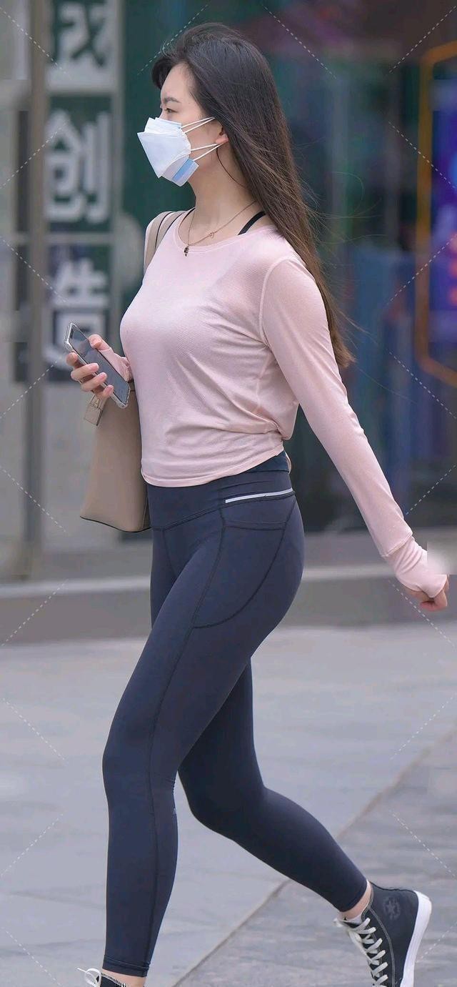 展现女性魅力的瑜伽裤,时尚瑜伽裤显优雅