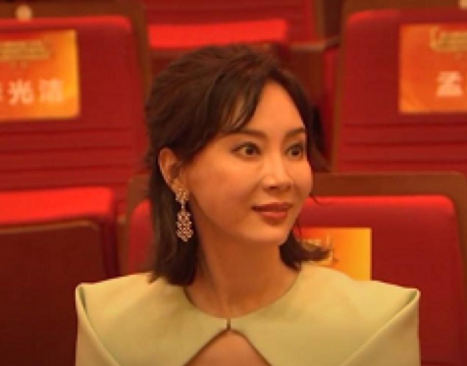 最近脸僵硬的女星,脸部变僵硬的女明星