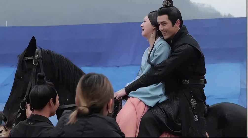 空气骑马、劈叉抱、鸟替，电视剧不敢拍的全景，真的不会笑场吗？