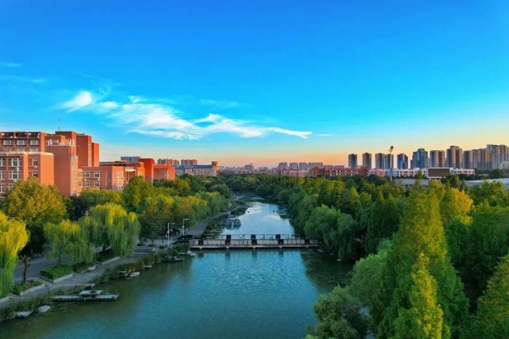 鼎立中原，跃动神州！郑州大学，一颗黄河之滨的“熠熠明珠”！