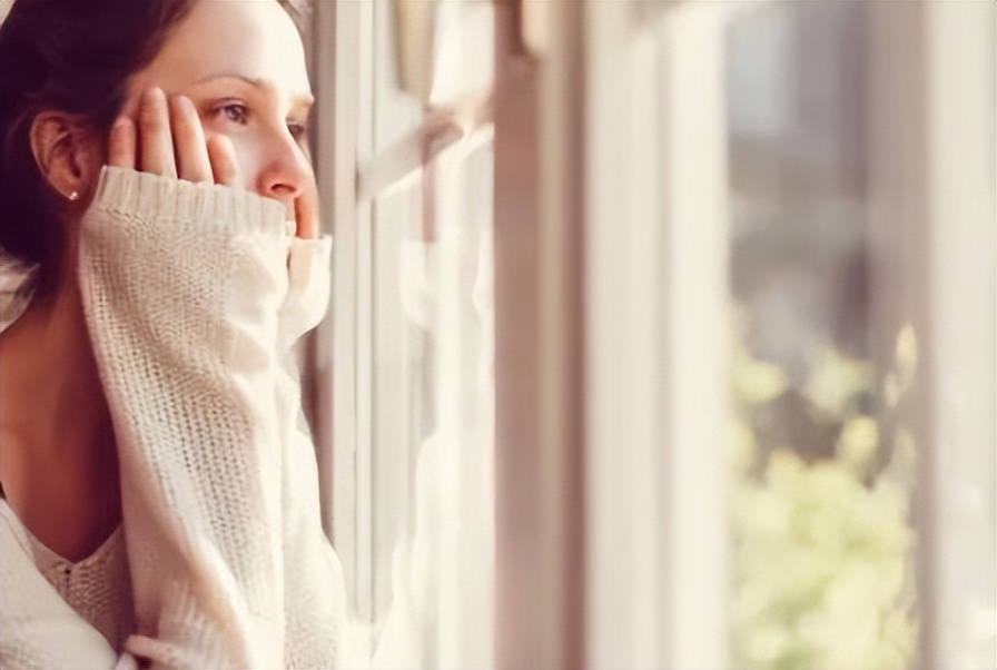 双相患者总感觉自己怪怪的,双相情感障碍女孩发病原因