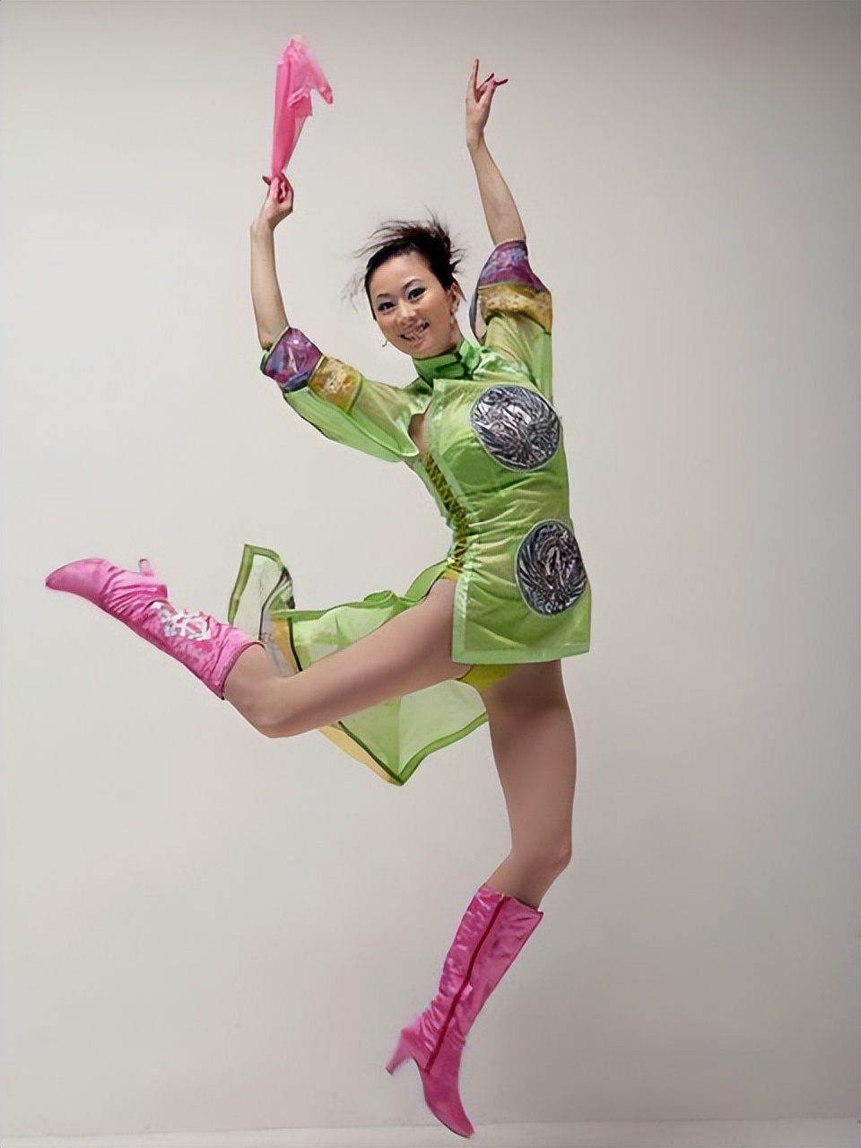 中国第一“裸模”汤加丽：走红后丈夫提出离婚，父亲骂她丢脸！