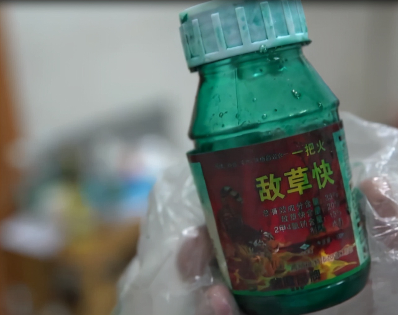 小伙喝下百草枯被医生抢救回来,29岁小伙喝下百草枯农药拒绝治疗