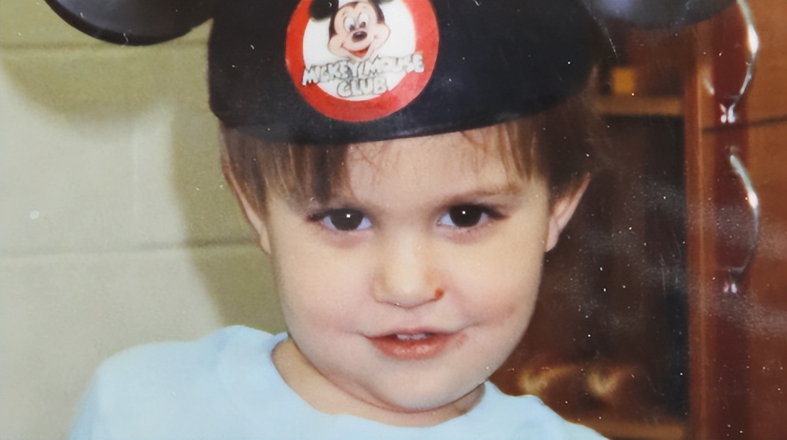 轰动全美！6岁女孩被后爸绑走性侵，被逼结婚沦为脱衣舞娘惨死