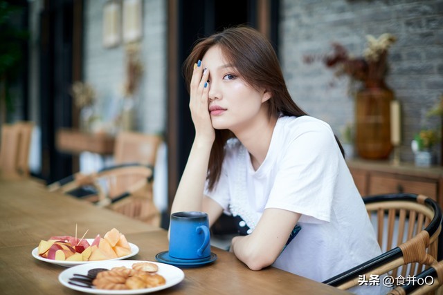 第一次邀请女生约会需要去接她吗,和女生约会需要告诉女生流程吗