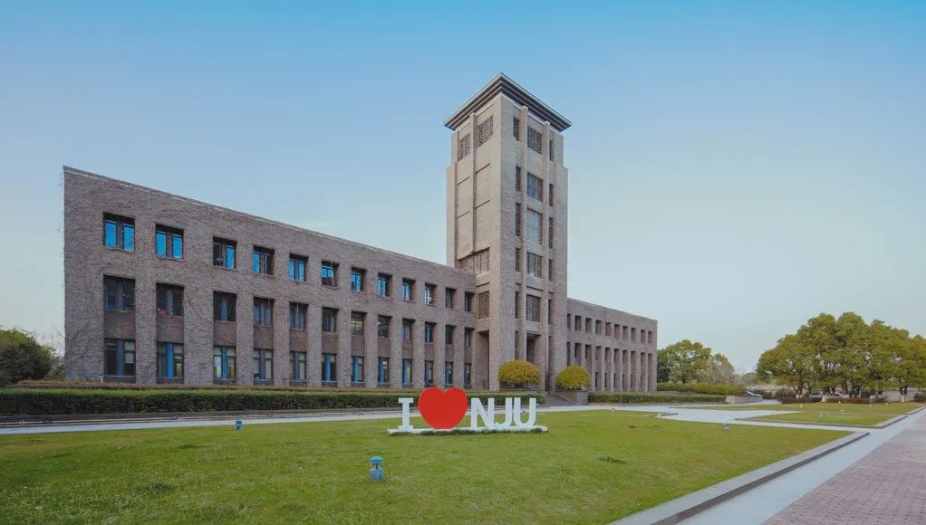 报考哪些大学专业更适合考公务员,这七大专业最适合考公务员