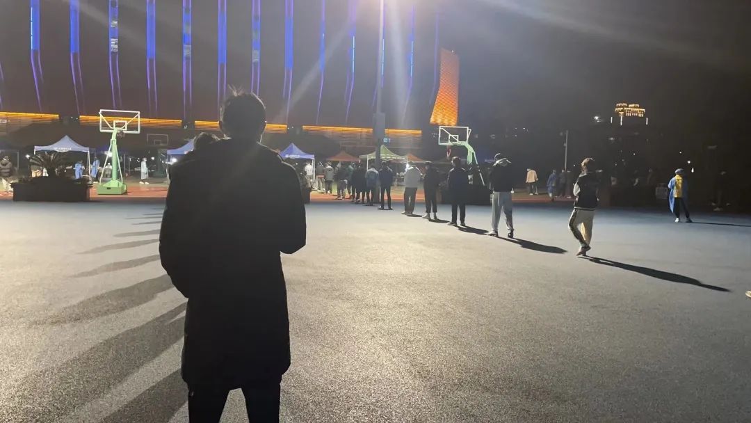 21岁大学生脱发严重,在校隔离的大学生