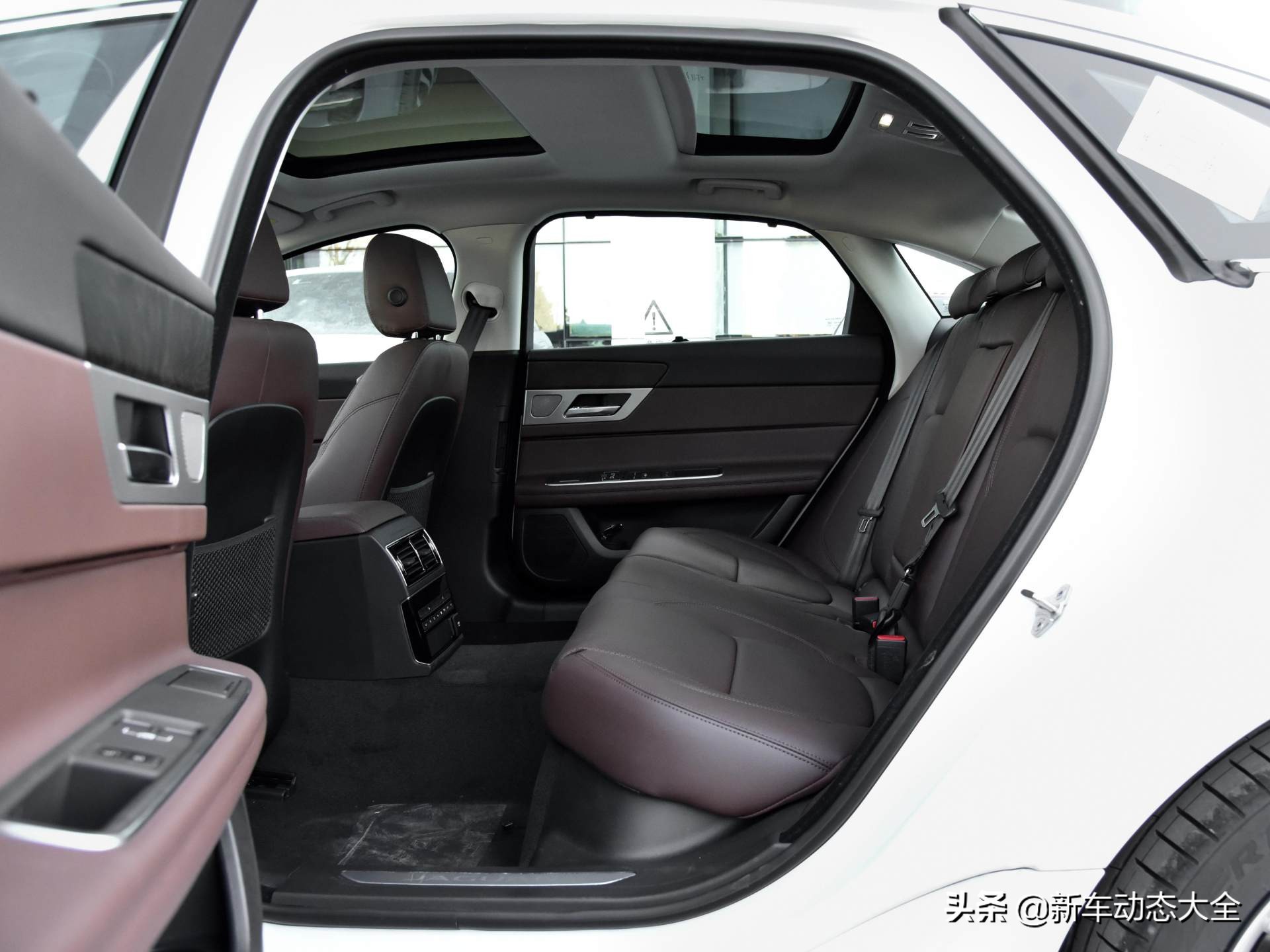 价格实惠捷豹xfl实拍解析,2017款捷豹xfl2.0t240ps奢华版油耗