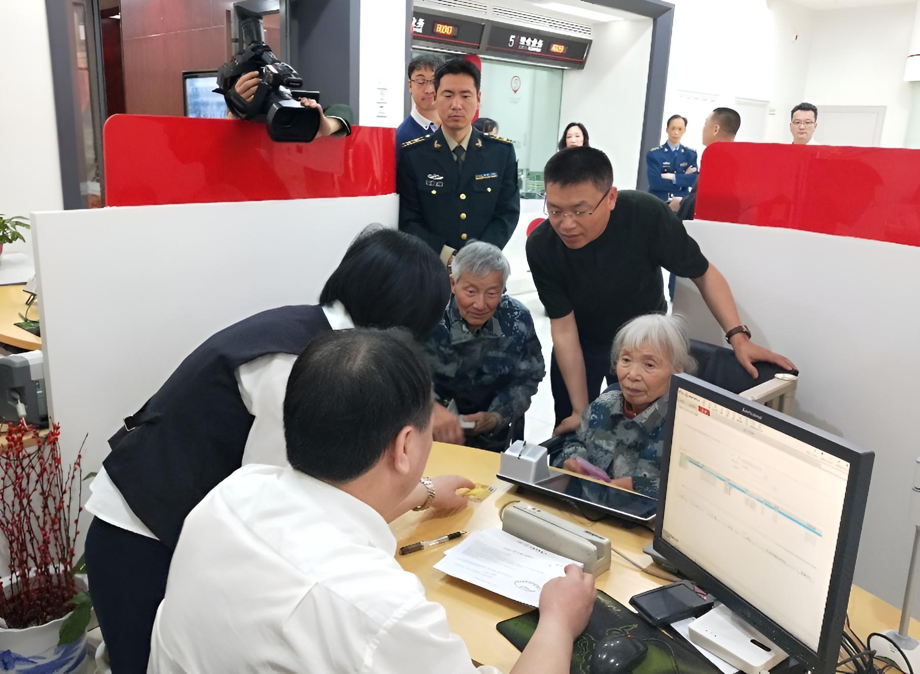 中国第一女空降兵马旭,清贫的现代名人马旭简介