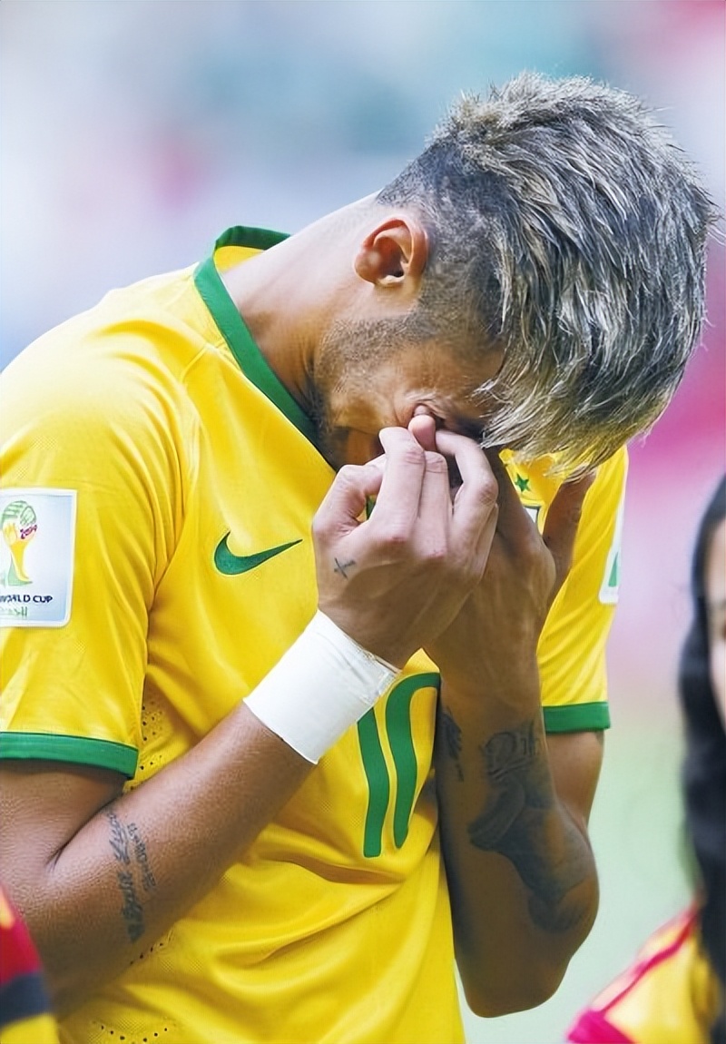 内马尔离场痛哭,巴西队内马尔近况