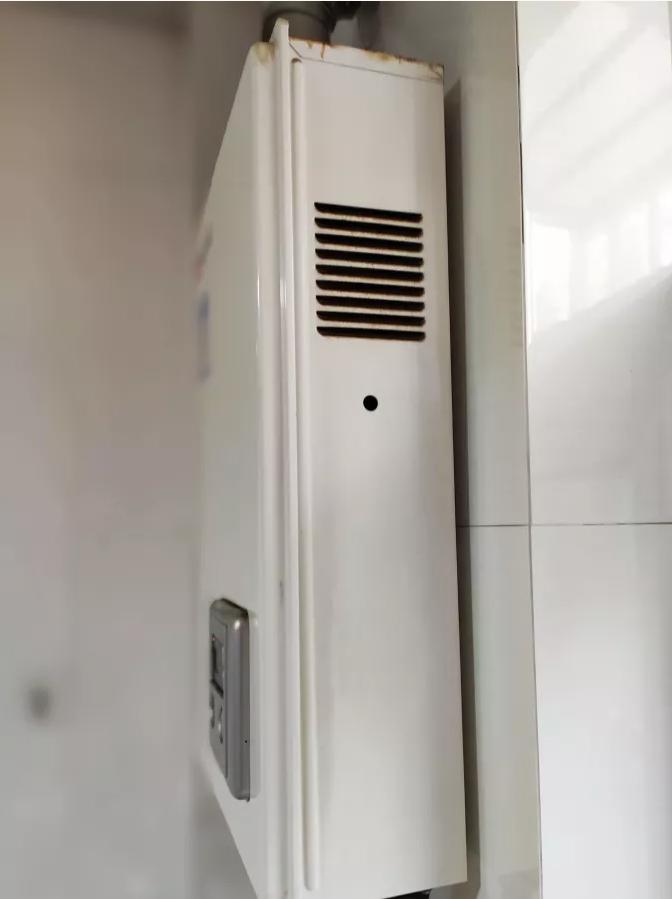 能率热水器与卡萨帝热水器哪个好,免储水即热式热水器推荐