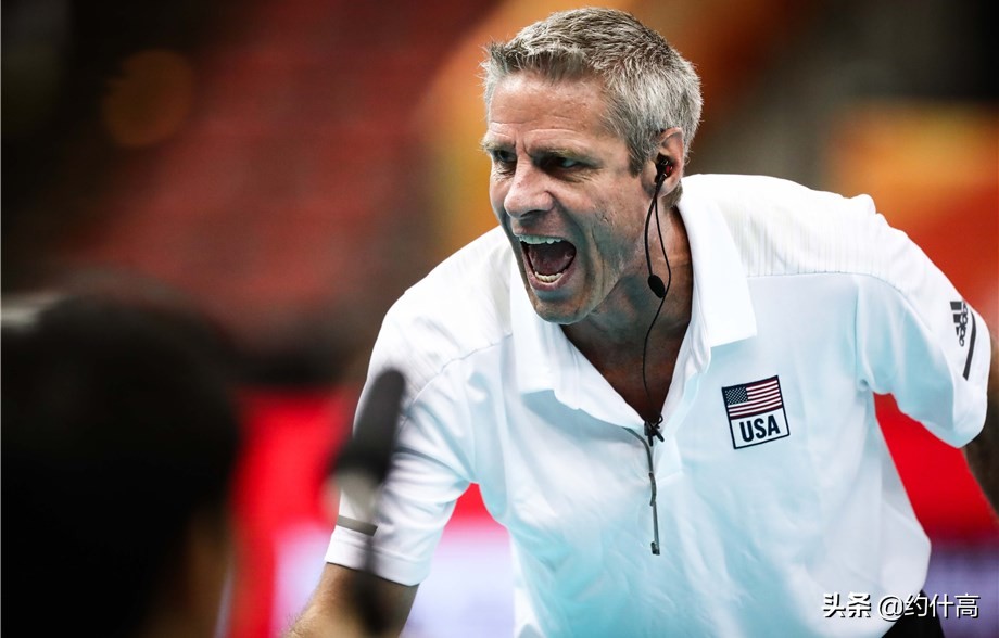 从排坛小鲜肉，到银发帅大叔-美国女排主教练基拉里